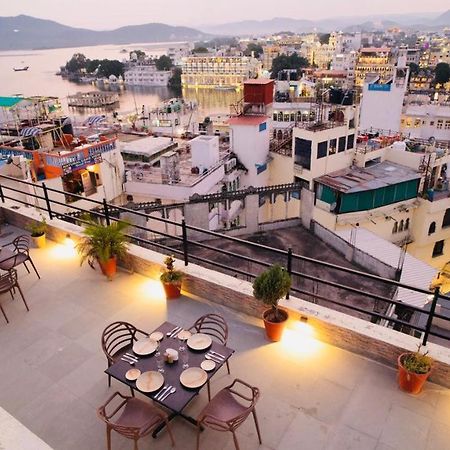 Hotel Lake Paradise Udaipur Exterior photo