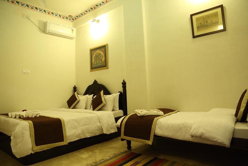 Hotel Lake Paradise Udaipur Exterior photo