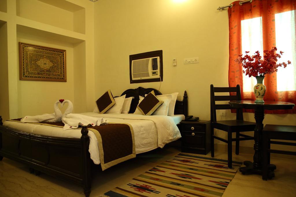 Hotel Lake Paradise Udaipur Exterior photo