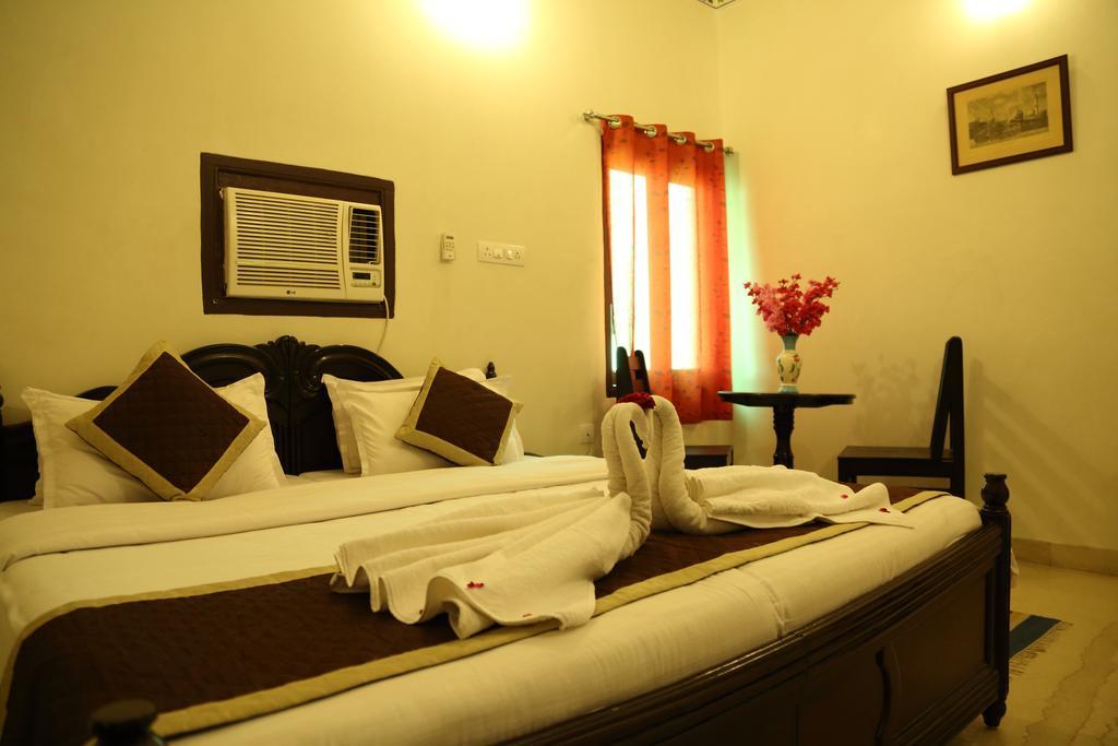 Hotel Lake Paradise Udaipur Exterior photo