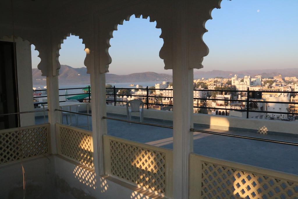 Hotel Lake Paradise Udaipur Exterior photo