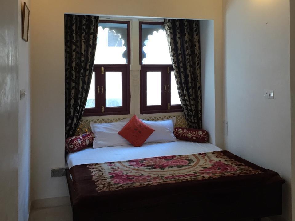 Hotel Lake Paradise Udaipur Exterior photo